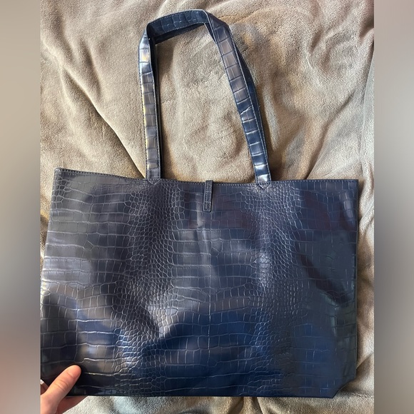 Saks 5th Avenue Navy Crocodile Bag - Picture 1 of 4